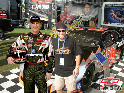 Pic in front of Kevin Harvick 29 car